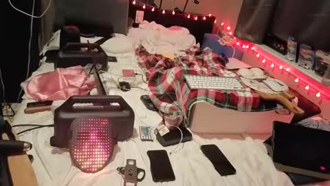 mac1119 online show from April 3, 5:47 am