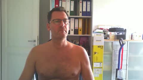 macfly67 online show from September 19, 10:52 am