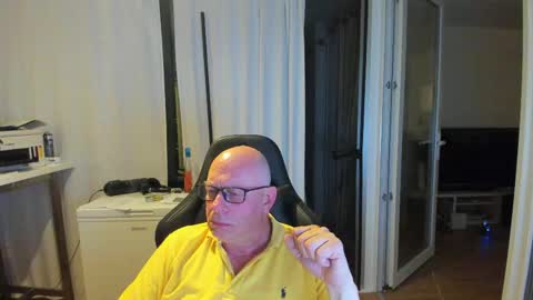 Andy online show from April 16, 9:39 pm