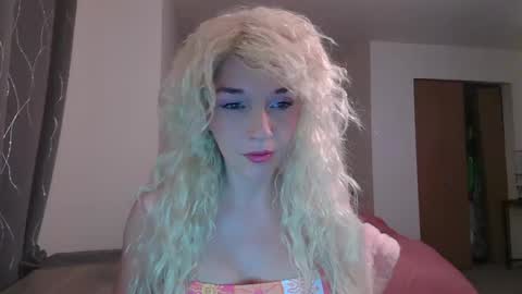 Snapshot of maciimayy chatting on September 24, 2:29 am maciimayy online show from September 24, 2:29 am