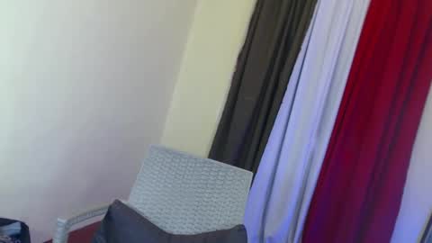 madalina1992 online show from March 3, 7:10 am