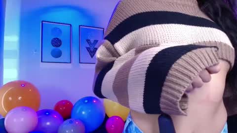 maddie_t18 online show from May 15, 4:25 pm