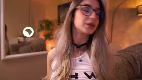 Maddie online show from March 19, 10:10 am