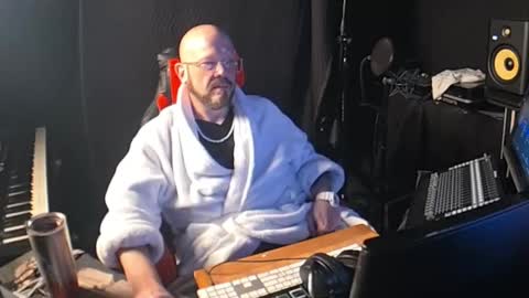 maddox840 online show from May 8, 7:58 am