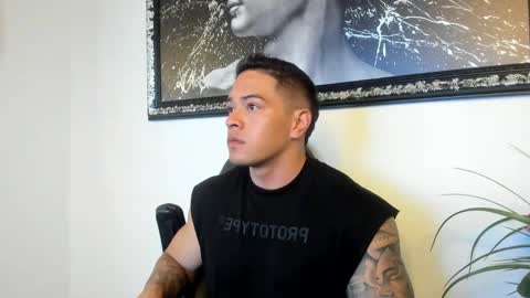 Snapshot of maddox_santana chatting on March 1, 10:42 pm Maddox Santana online show from March 1, 10:42 pm