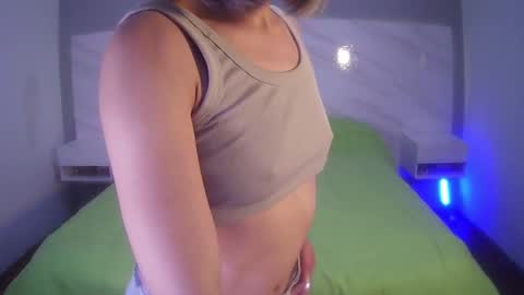 Snapshot of maddy_paris69 chatting on September 25, 6:59 pm Paris online show from September 25, 6:59 pm