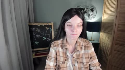 madelaines online show from November 25, 9:41 am