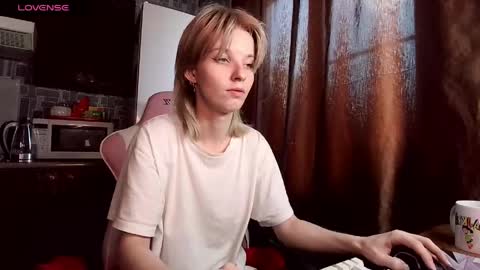 madelaines online show from May 25, 2:39 am