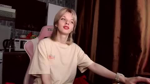 madelaines online show from May 28, 5:33 pm