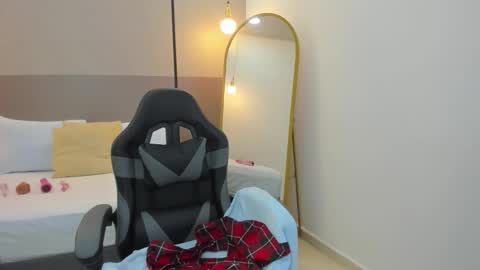 M A D I S O N online show from March 21, 12:54 pm