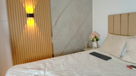 Snapshot of madissonqueen_ chatting on September 23, 2:05 am   online show from September 23, 2:05 am