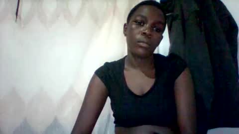 maevre_1 online show from March 23, 5:51 pm