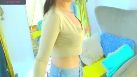 Snapshot of magali_11 chatting on October 12, 5:26 pm magali online show from October 12, 5:26 pm