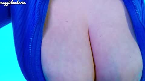 Snapshot of maggielandrin chatting on October 22, 5:03 pm Maggie online show from October 22, 5:03 pm