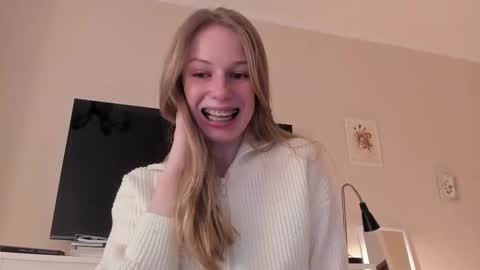 Snapshot of magic_couple13 chatting on March 8, 11:48 am Alice  online show from March 8, 11:48 am