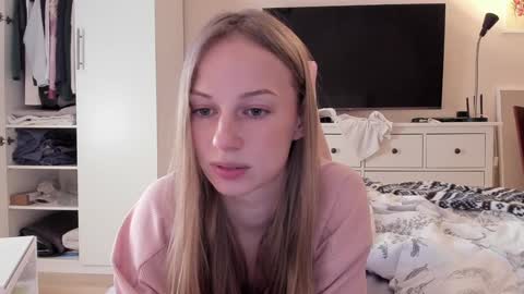 Snapshot of magic_couple13 chatting on January 13, 9:08 am Alice  online show from January 13, 9:08 am