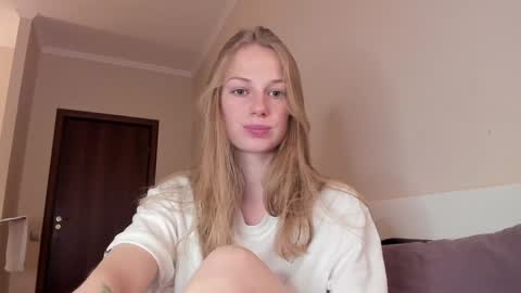 Snapshot of magic_couple13 chatting on December 2, 12:02 pm Alice  online show from December 2, 12:02 pm