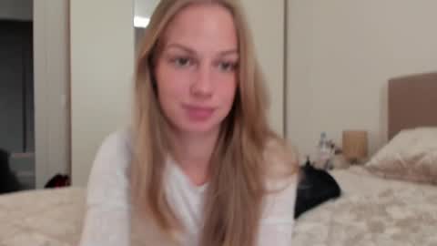 Snapshot of magic_couple13 chatting on September 17, 1:58 pm Alice  online show from September 17, 1:58 pm