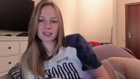 Snapshot of magic_couple13 chatting on December 6, 10:55 am Alice  online show from December 6, 10:55 am