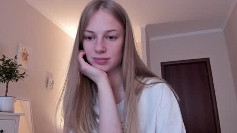 Snapshot of magic_couple13 chatting on December 4, 10:07 am Alice  online show from December 4, 10:07 am