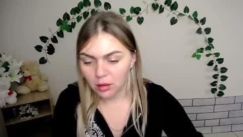 Snapshot of magic_katarina_ chatting on January 9, 8:13 am magic_katarina_ online show from January 9, 8:13 am