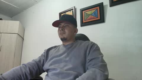 magic_milk23 online show from October 22, 6:05 am