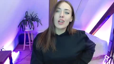 Zooey online show from February 18, 7:52 pm