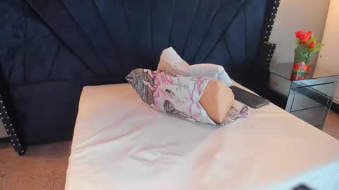 MAHIA online show from November 13, 1:47 pm