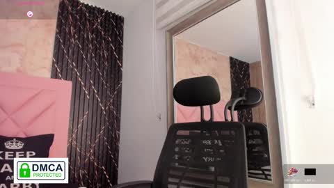 maia__bianchi online show from December 18, 12:00 pm