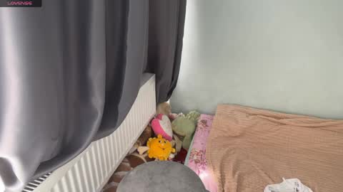 M I A online show from April 29, 10:31 am