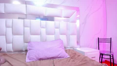 Maia  online show from December 15, 1:51 pm