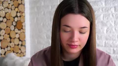 Lucy online show from November 19, 2:11 am