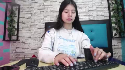  MAILY CAN  online show from September 22, 12:31 pm