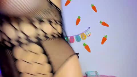 mai  online show from April 1, 7:00 pm