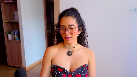   Lauu online show from April 29, 6:13 pm
