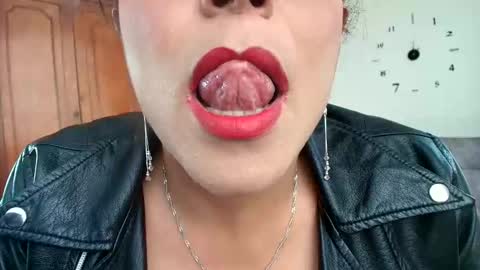 Majo Soussa online show from May 1, 1:27 pm