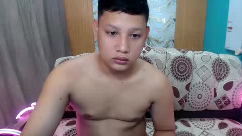 makehugecock online show from December 2, 4:42 am