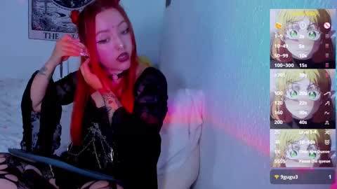 Snapshot of makii_33 chatting on March 9, 5:49 pm ...  ... online show from March 9, 5:49 pm