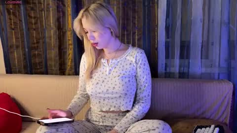 maksisisia online show from January 17, 6:39 pm