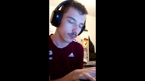 male20y online show from June 10, 9:35 pm