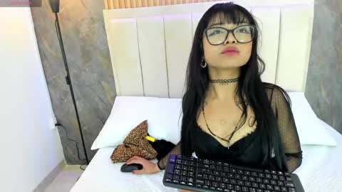 Malory Winehouse online show from April 25, 12:51 pm