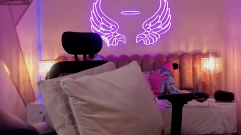   online show from September 17, 9:07 pm