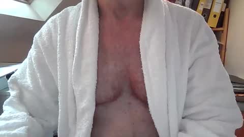 manbitcher online show from March 10, 9:57 am