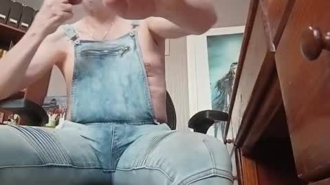 Snapshot of mandrawhore chatting on October 29, 12:18 pm mandrawhore online show from October 29, 12:18 pm