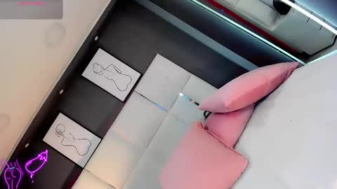 manellyksparklee online show from April 2, 12:56 pm