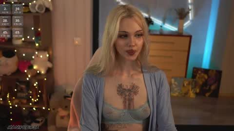 Amelie online show from May 14, 6:06 pm