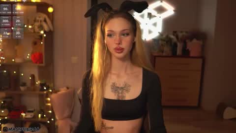 Amelie online show from October 9, 9:09 pm