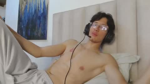 Manuel online show from April 25, 2:03 am