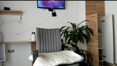 manucute 23  online show from May 10, 3:51 pm