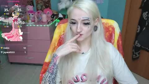 Manuela online show from May 21, 9:10 pm